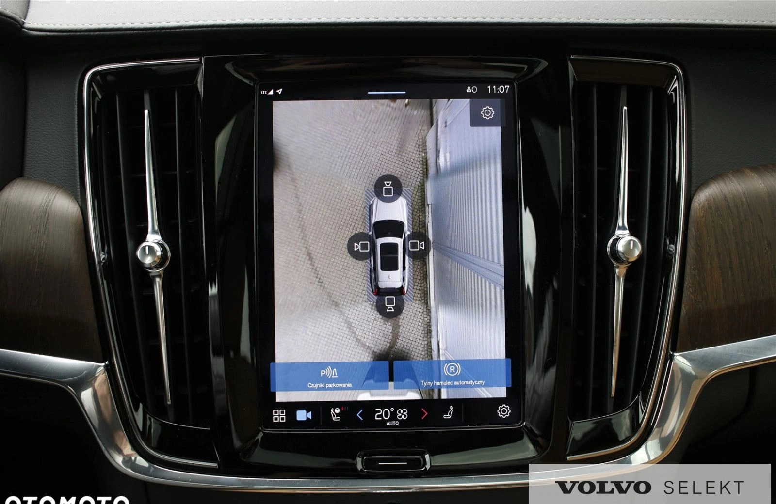Volvo V90 Cross Country cena 325000 przebieg: 14000, rok produkcji 2023 z Tychy małe 704